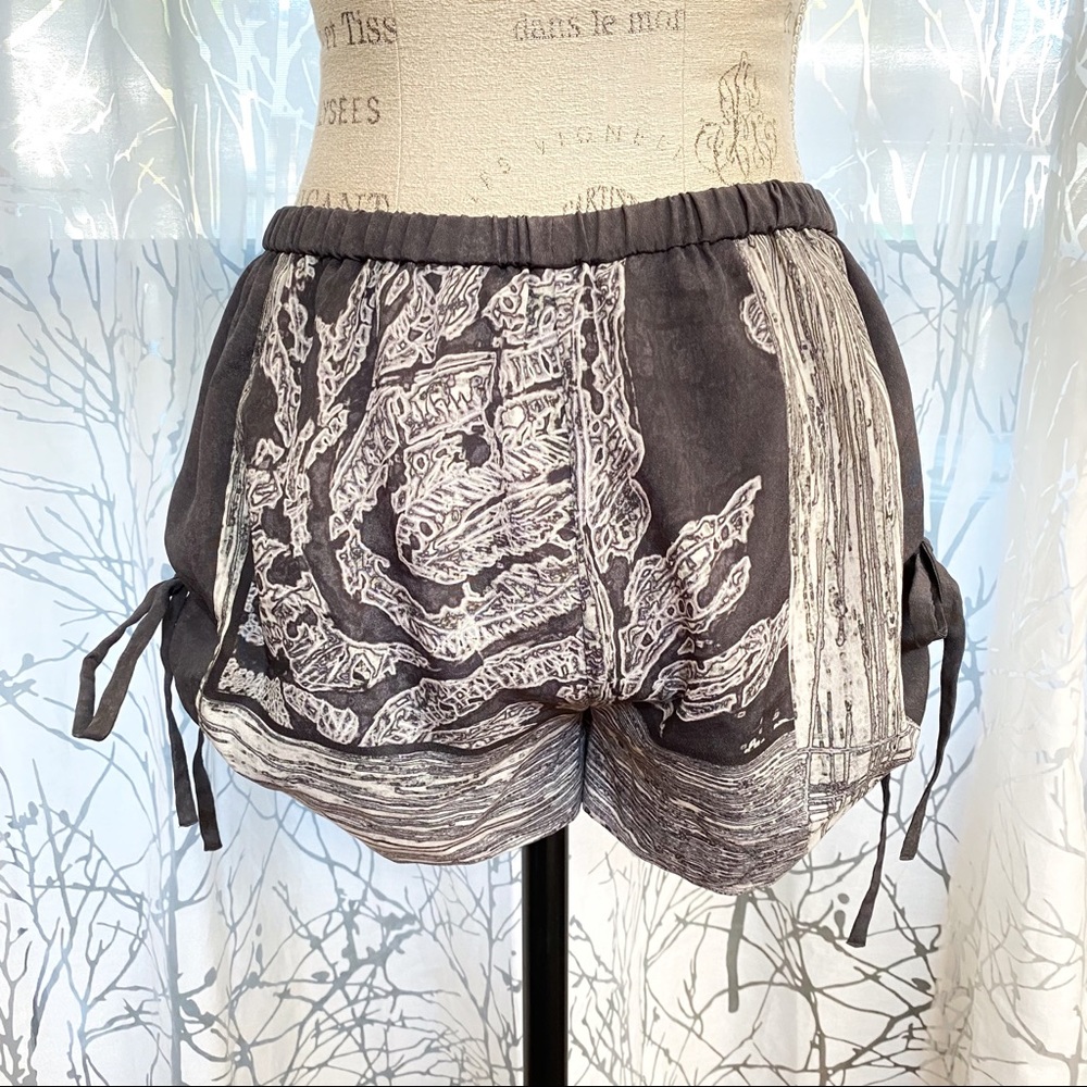 Vintage All Saints gray white print drawstring waist side tie bow detail shorts - Picture 4 of 5